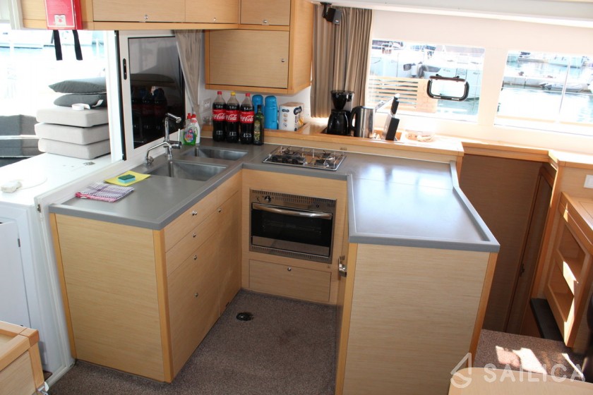 Lagoon 450 - Yacht Charter Sailica