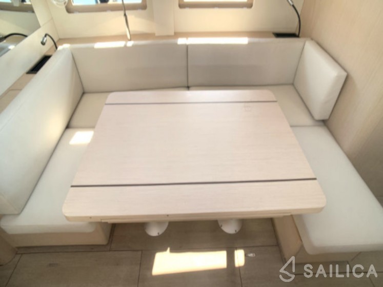 Oceanis 51.1 - Yacht Charter Sailica