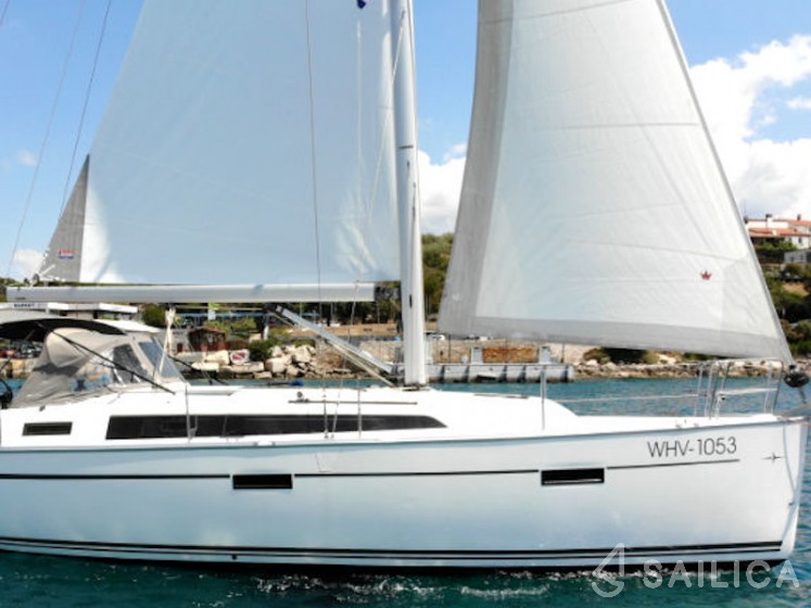 Bavaria 37 Cruiser - Yacht Charter Sailica