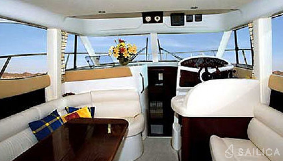 Prestige 32 - Yacht Charter Sailica