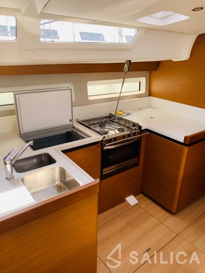 Sun Odyssey 490 - Yacht Charter Sailica