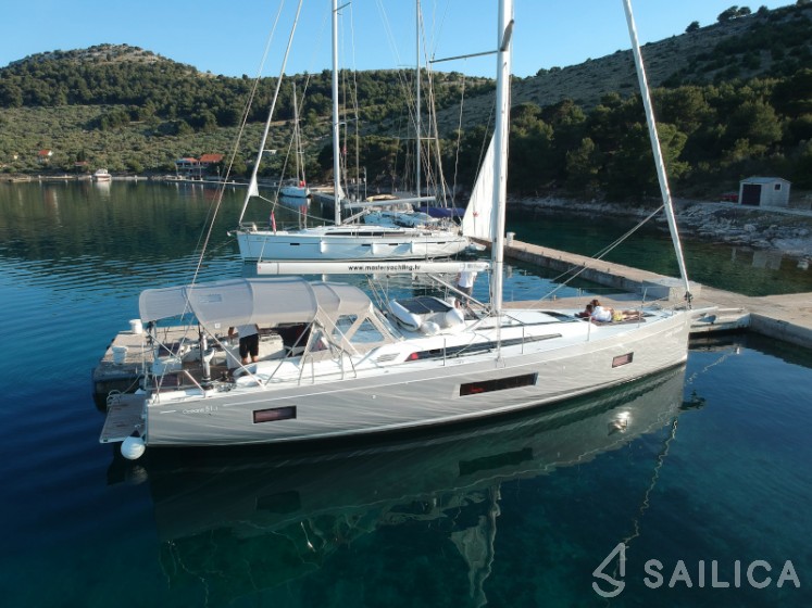 Oceanis 51.1 - Yacht Charter Sailica