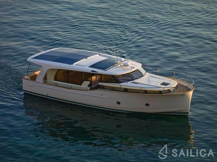 Greenline 40 - Yacht Charter Sailica