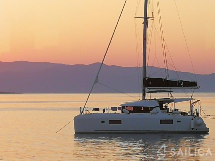 Lagoon 42 - Yacht Charter Sailica
