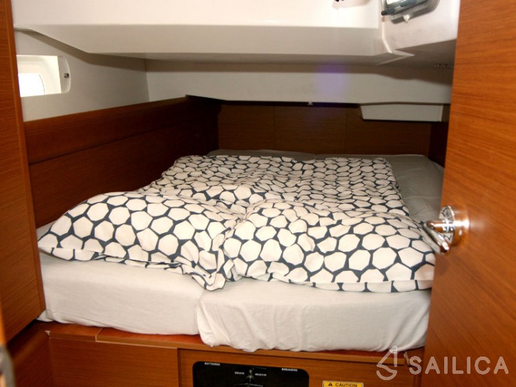 Sun Odyssey 419 - Yacht Charter Sailica