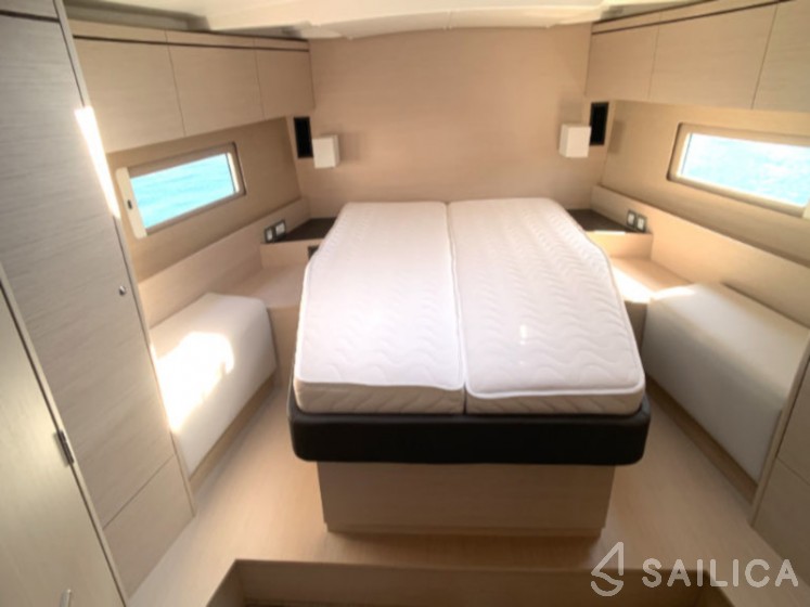 Oceanis 51.1 - Yacht Charter Sailica