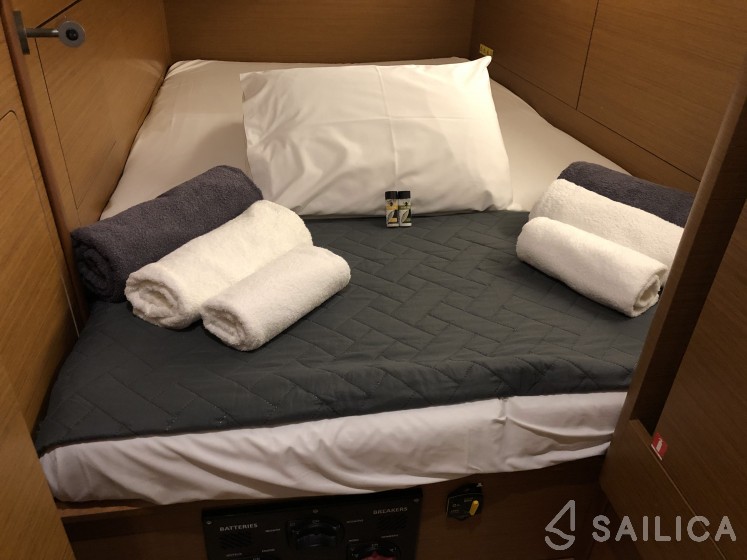 Sun Odyssey 410 - Yacht Charter Sailica