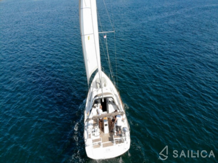 Oceanis 38 - Yacht Charter Sailica