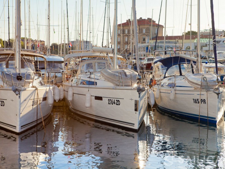 Bavaria Cruiser 37 - Yacht Charter Sailica