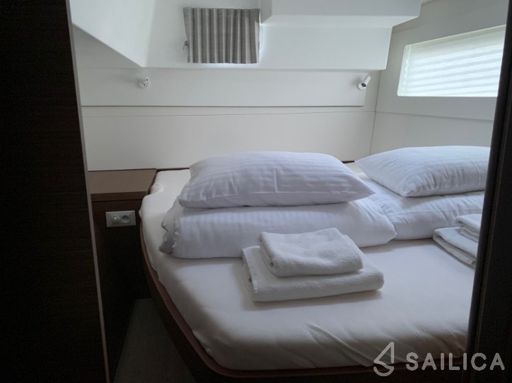 Lagoon 40 - Yacht Charter Sailica