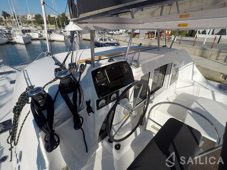 Lagoon 380 - Yacht Charter Sailica