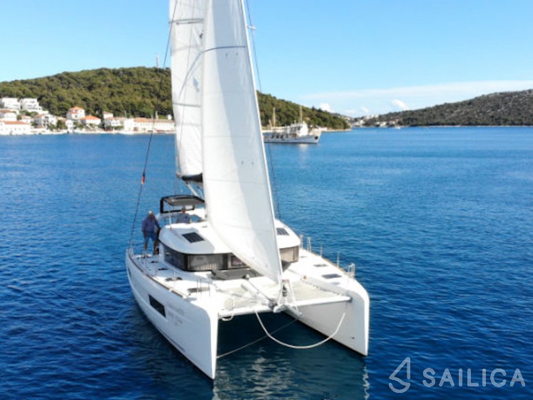 Lagoon 40 - Yacht Charter Sailica