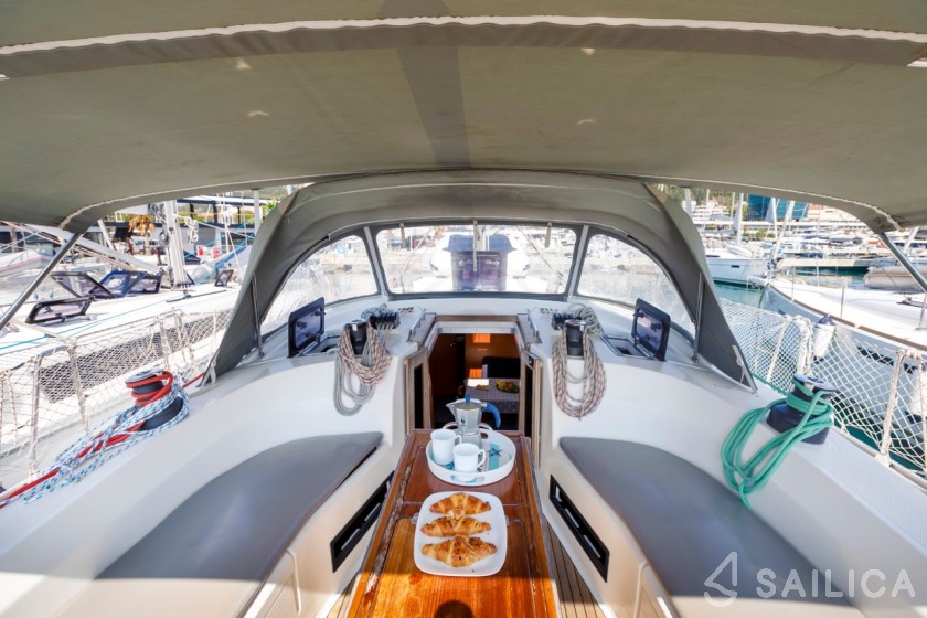 Bavaria 45 - Yacht Charter Sailica