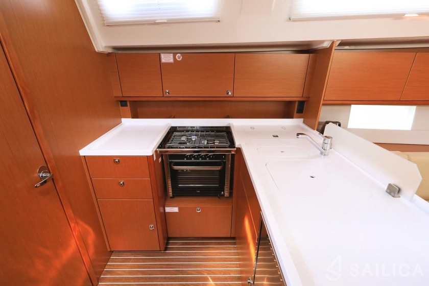 Bavaria C45 Style - Yacht Charter Sailica
