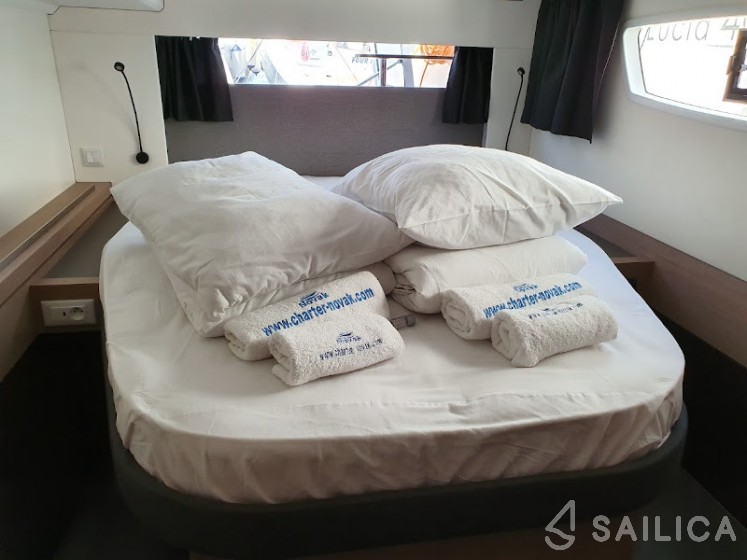 Astréa 42 - Yacht Charter Sailica