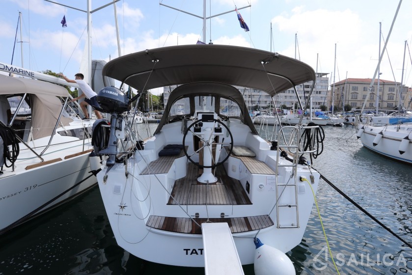 Sun Odyssey 319 - Yacht Charter Sailica