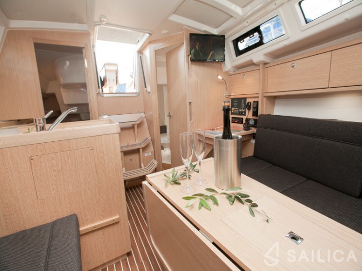 Bavaria Cruiser 34 Style - Yacht Charter Sailica