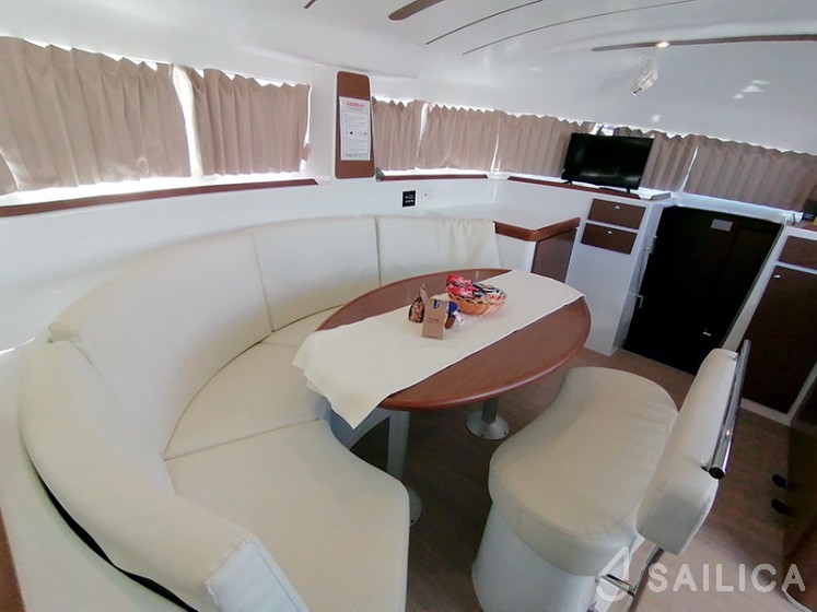 Lagoon 380 - Yacht Charter Sailica