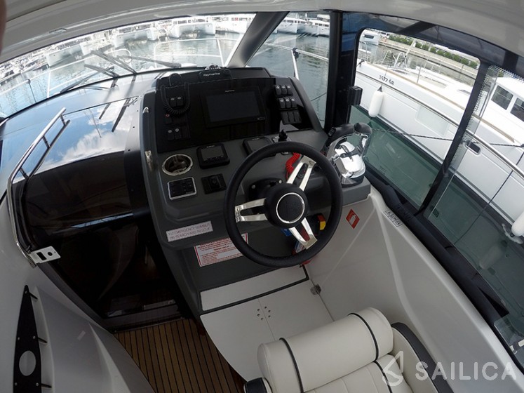 Leader 33 - Yacht Charter Sailica