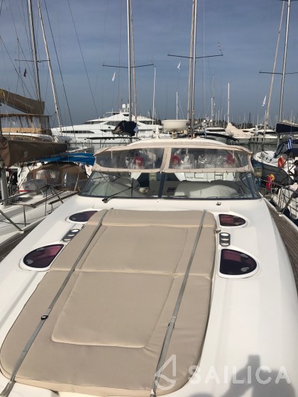 Bavaria 42 HT - Yacht Charter Sailica