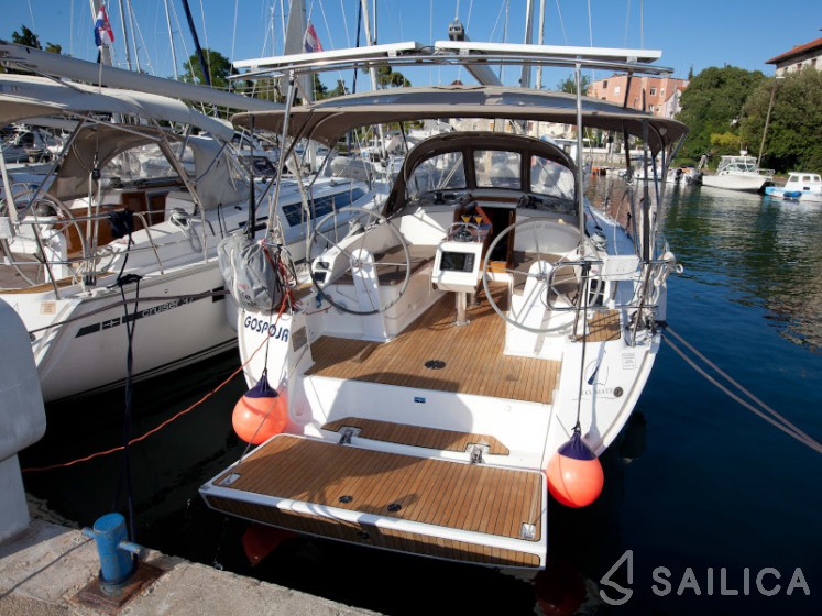 Bavaria 37 Cruiser - Yacht Charter Sailica