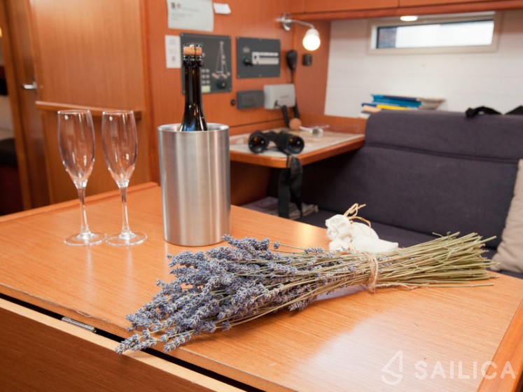 Bavaria 37 Cruiser - Yacht Charter Sailica