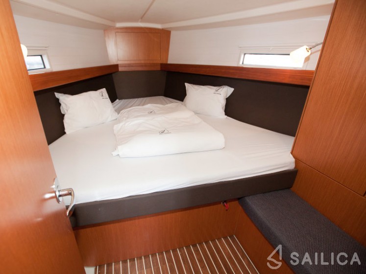 Bavaria 37 Cruiser - Yacht Charter Sailica