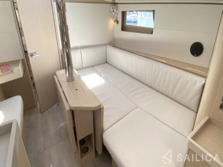 Oceanis 41.1 - Yacht Charter Sailica
