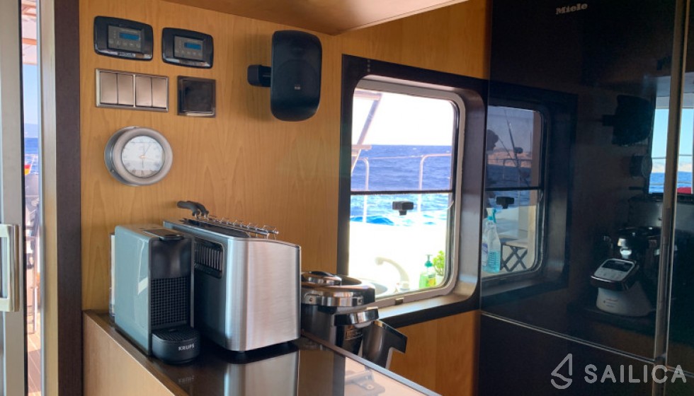 Sunreef 62 - Yacht Charter Sailica
