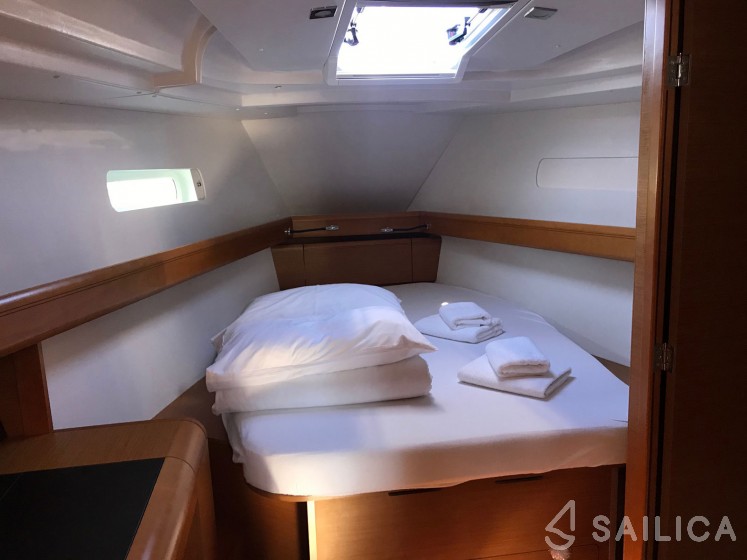 Sun Odyssey 449 - Yacht Charter Sailica