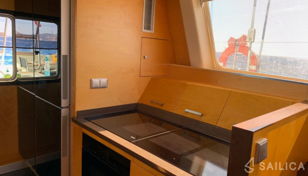 Sunreef 62 - Yacht Charter Sailica