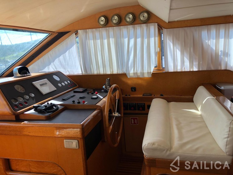 Yaretti 2110 - Yacht Charter Sailica