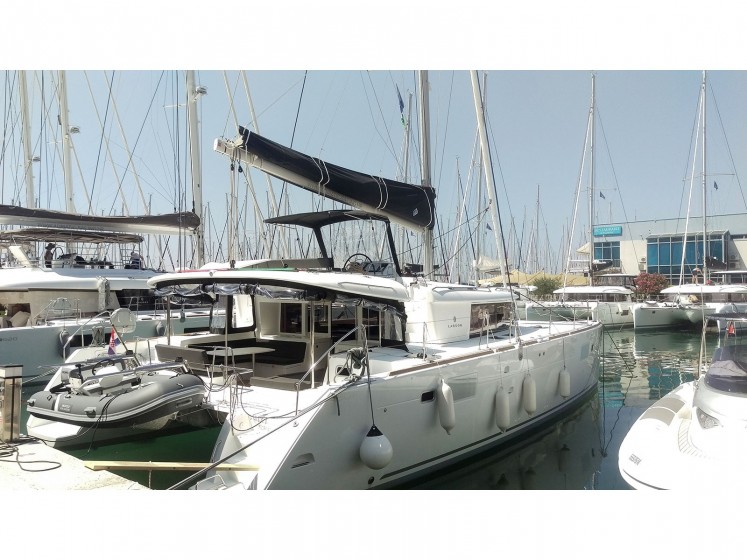 Lagoon 450  Flybridge - Yacht Charter Sailica