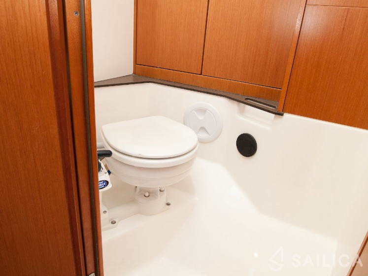 Bavaria 37 Cruiser - Yacht Charter Sailica