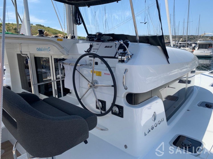 Lagoon 40 - Yacht Charter Sailica