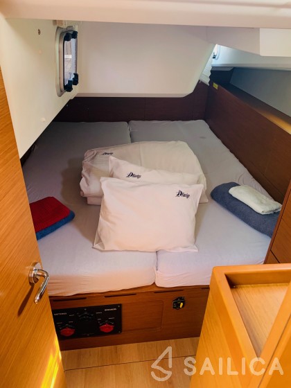Sun Odyssey 490 - Yacht Charter Sailica