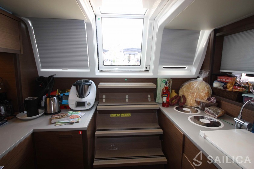 Lagoon 620 - Yacht Charter Sailica