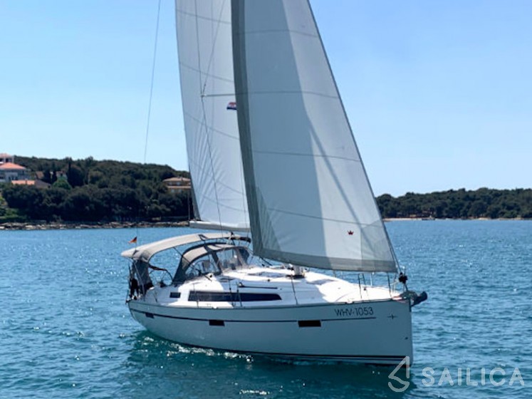 Bavaria 37 Cruiser - Yacht Charter Sailica