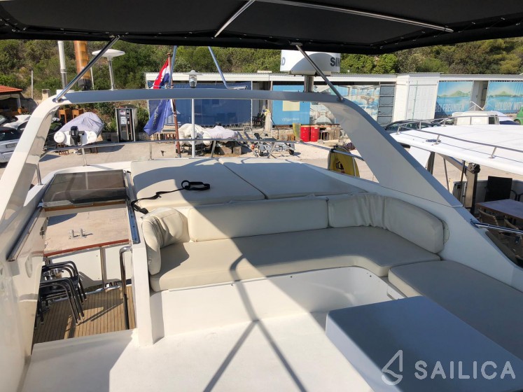 Yaretti 2110 - Yacht Charter Sailica