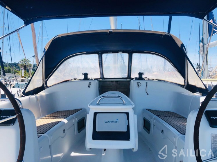 Cyclades 39.3 - Yacht Charter Sailica
