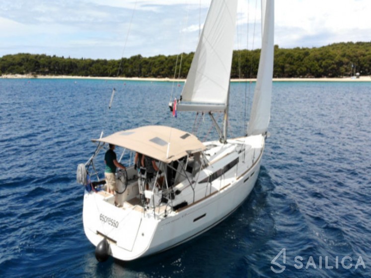 Sun Odyssey 419 - Yacht Charter Sailica