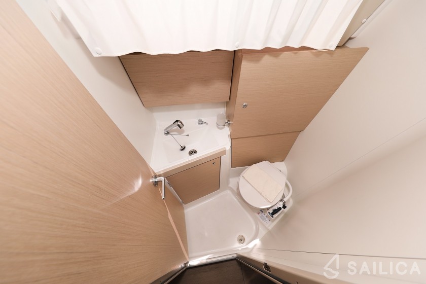 Oceanis 35.1 - Yacht Charter Sailica