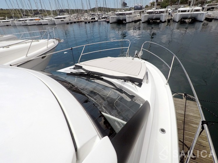 Leader 33 - Yacht Charter Sailica