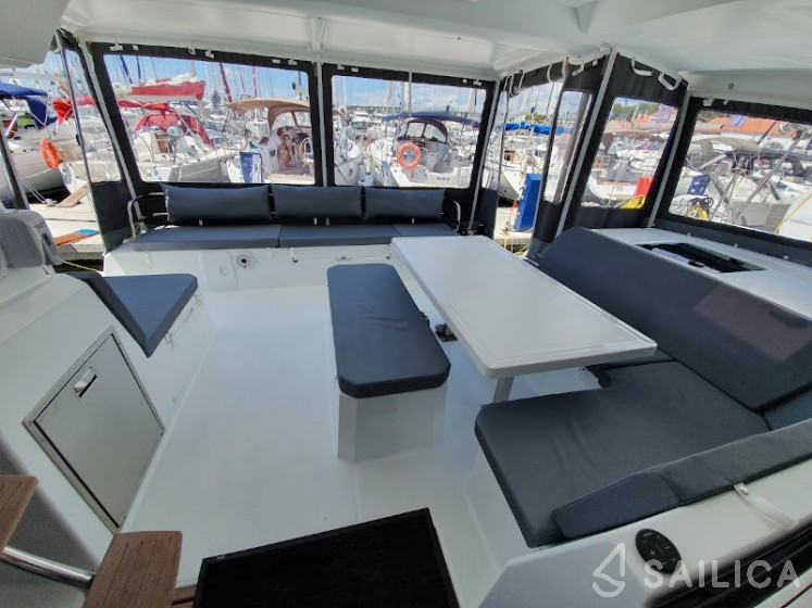 Astréa 42 - Yacht Charter Sailica