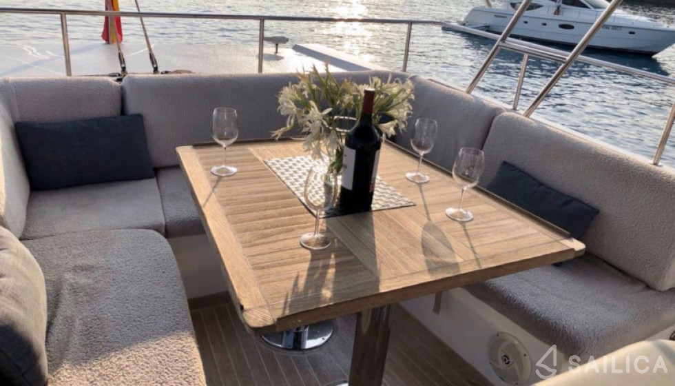 Sunreef 62 - Yacht Charter Sailica