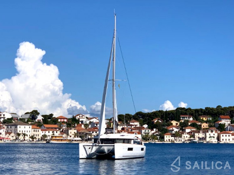 Lagoon 40 - Yacht Charter Sailica