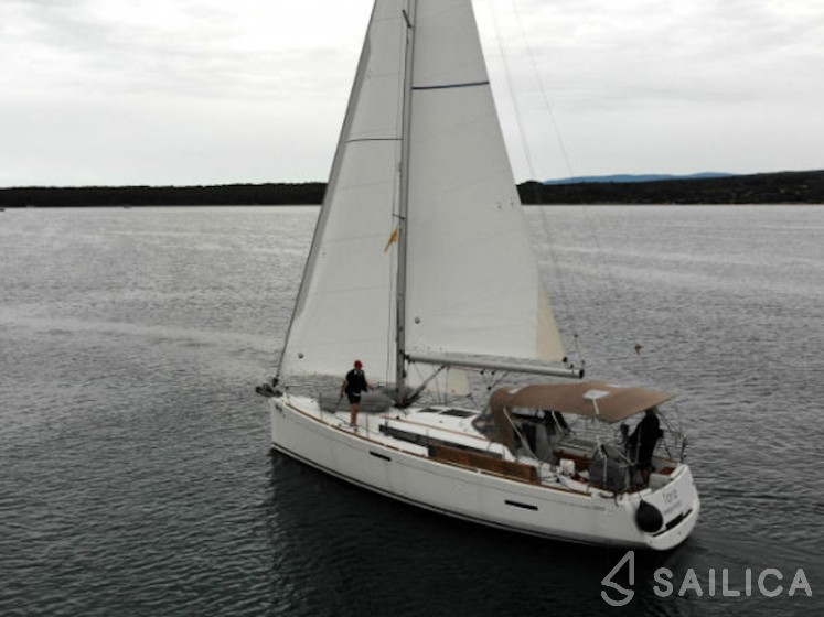 Sun Odyssey 389 - Yacht Charter Sailica