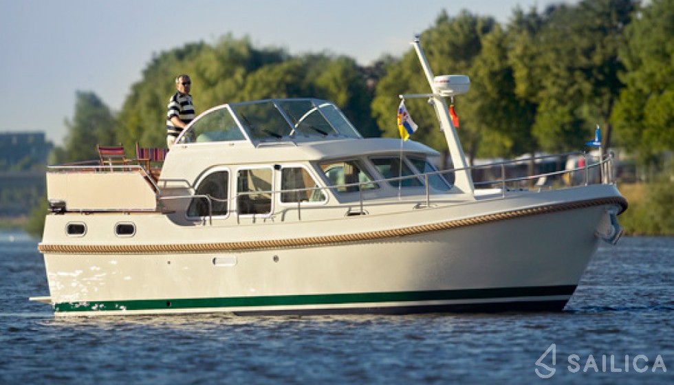 Grand Sturdy 29.9 AC - Yacht Charter Sailica