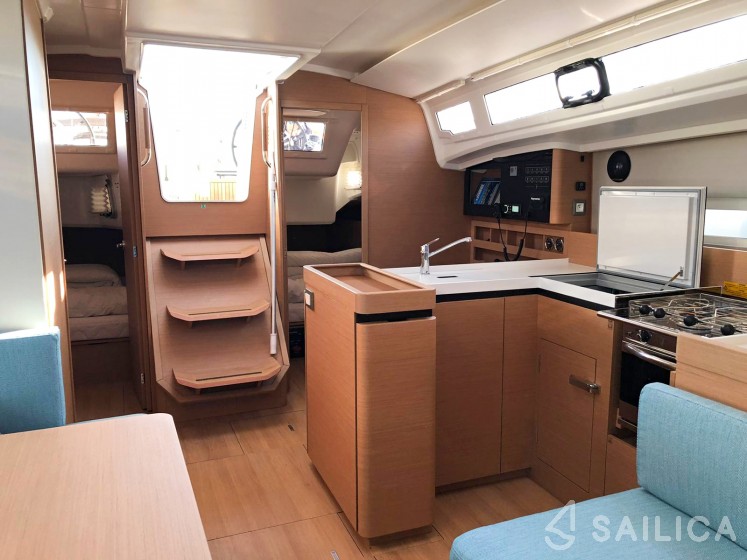 Sun Odyssey 410 - Yacht Charter Sailica