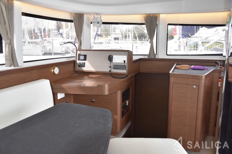 Lagoon 42 - Yacht Charter Sailica